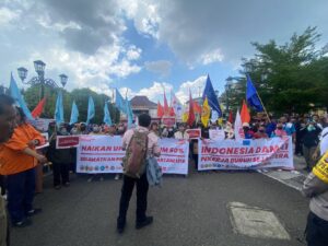 MPBI DIY Demo Tuntut Upah Minimum 2026 Antara Rp3,6 hingga Rp4,4 Juta