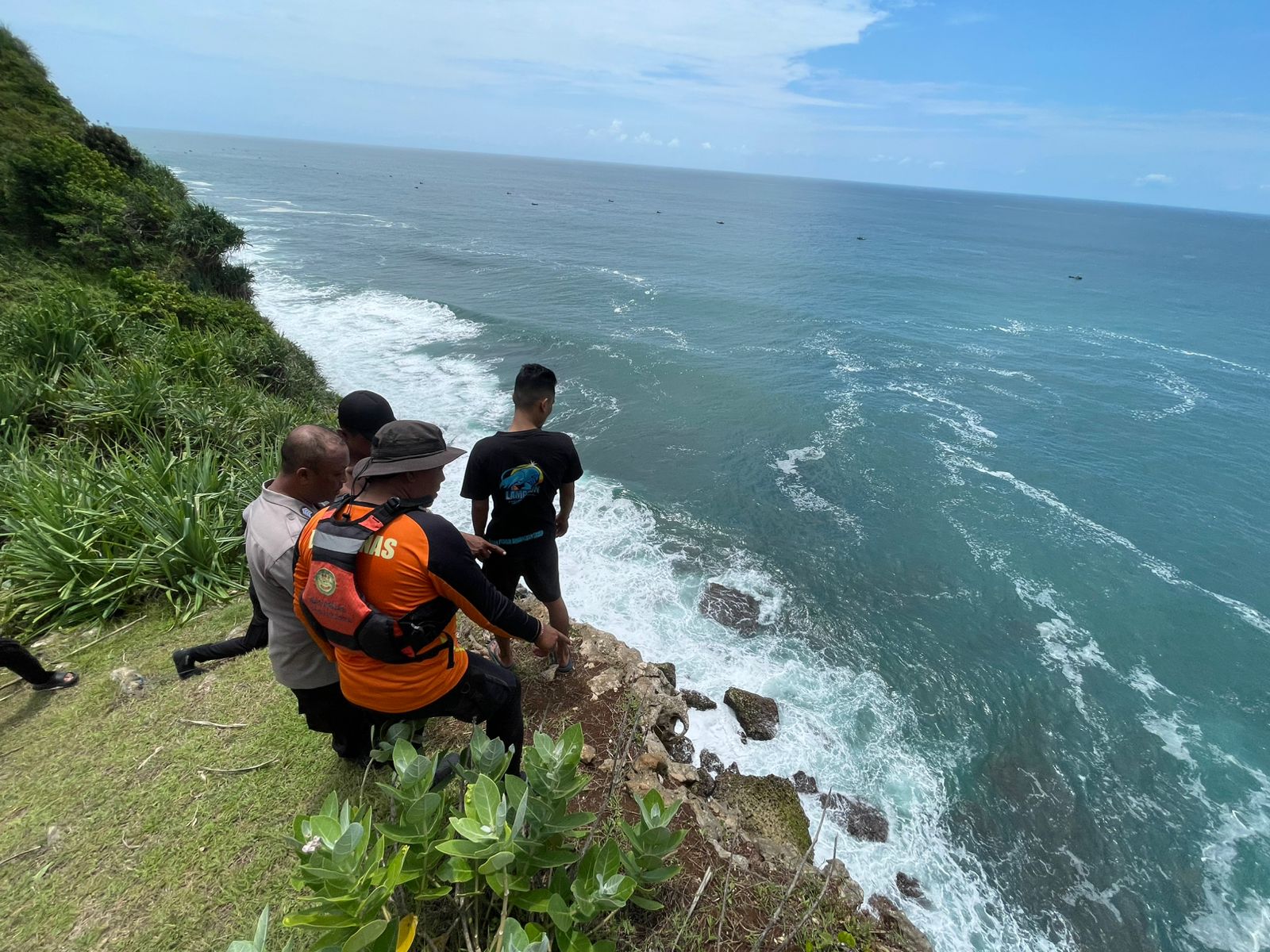 Perahu Nelayan Terbalik di Pantai Gesing Gunungkidul, Satu Orang Masih Hilang
