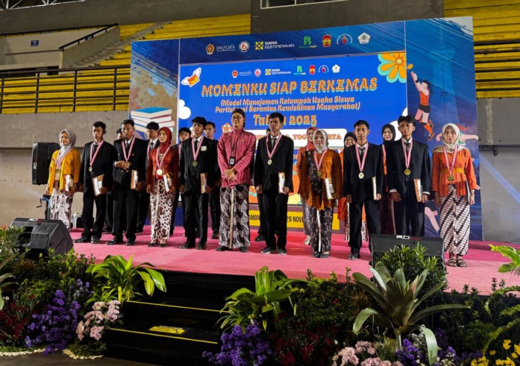 Puluhan wirausaha muda dari seluruh Daerah Istimewa Yogyakarta menerima Apresiasi Wirausaha Belia dalam Gebyar Olahraga, Pendidikan, dan Wirausaha di GOR Amongrogo, Kamis (27/11). Foto: Tannayu/Pandangan Jogja