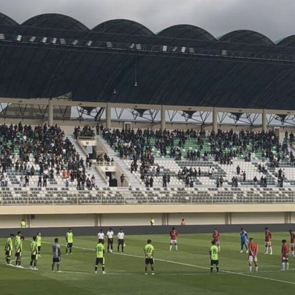 Momen One Minute Silence untuk Korban Bencana Sumatra di Laga Persahabatan PSS vs Garudayaksa