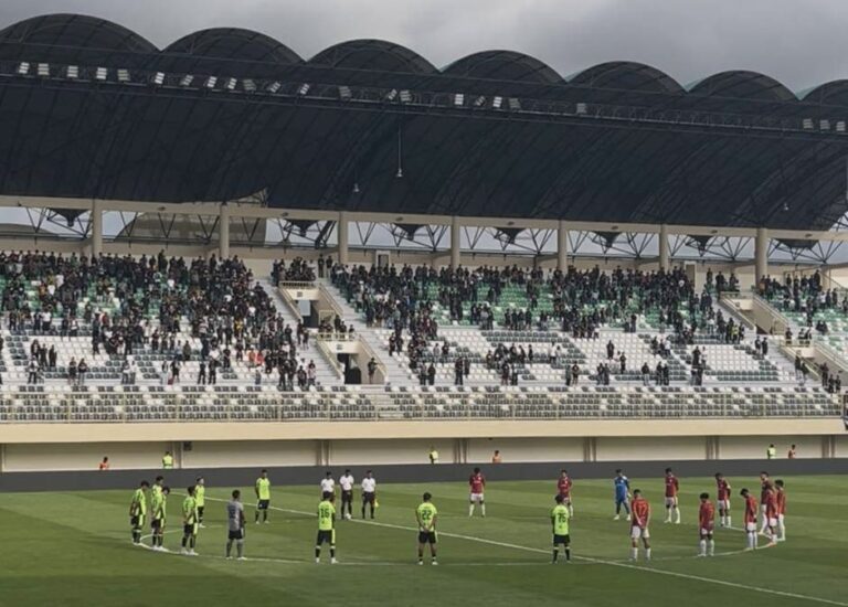 Momen One Minute Silence untuk Korban Bencana Sumatra di Laga Persahabatan PSS vs Garudayaksa
