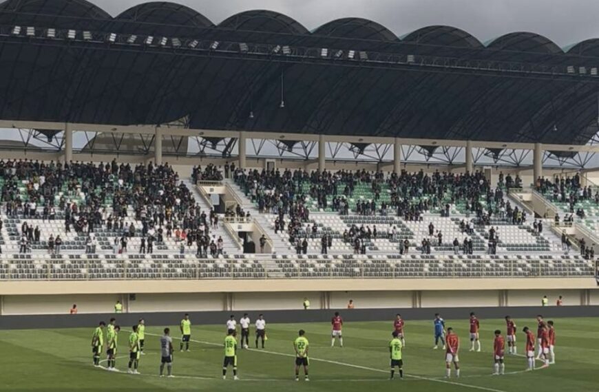 Momen One Minute Silence untuk Korban Bencana Sumatra di Laga Persahabatan PSS vs Garudayaksa