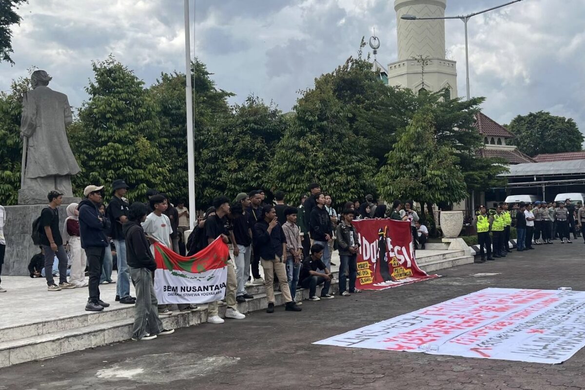 Aliansi BEM Nusantara DIY Gelar Aksi di DPRD, Tolak Pilkada Lewat Legislatif