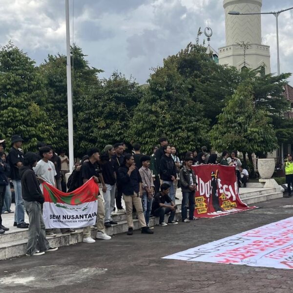 Aliansi BEM Nusantara DIY Gelar Aksi di DPRD, Tolak Pilkada Lewat Legislatif