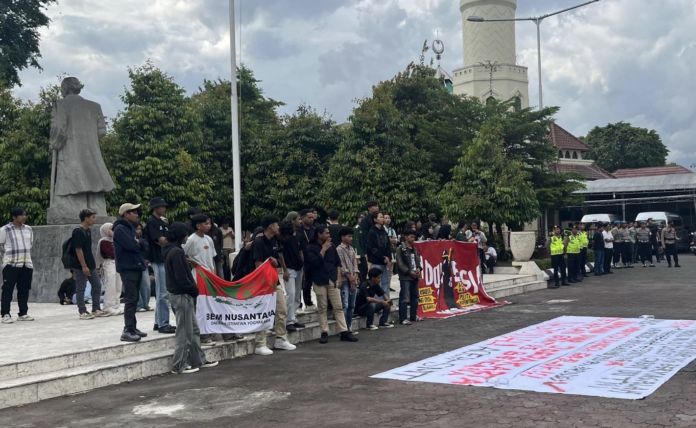 Aliansi BEM Nusantara DIY Gelar Aksi di DPRD, Tolak Pilkada Lewat Legislatif