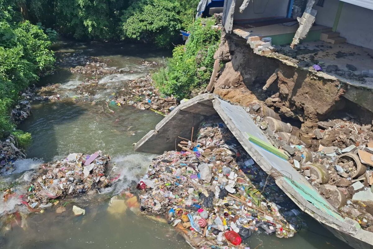 Tumpukan Sampah Picu Talud Kali Buntung Yogya Ambrol, Jembatan Jetis–Tegalrejo Ditutup