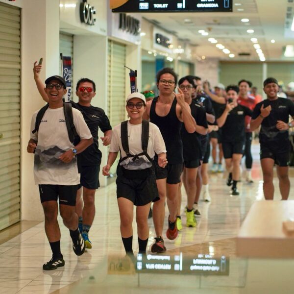 Rute Tak Biasa, Puluhan Pelari di Jogja Lari Lewat dalam Mal