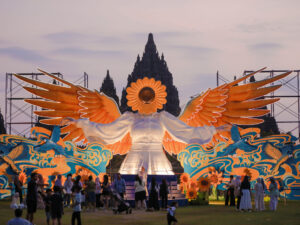Pameran Sunflower Angel di Candi Prambanan Pikat Ribuan Pengunjung