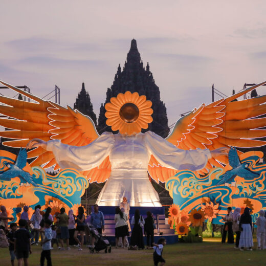 Pameran Sunflower Angel di Candi Prambanan Pikat Ribuan Pengunjung