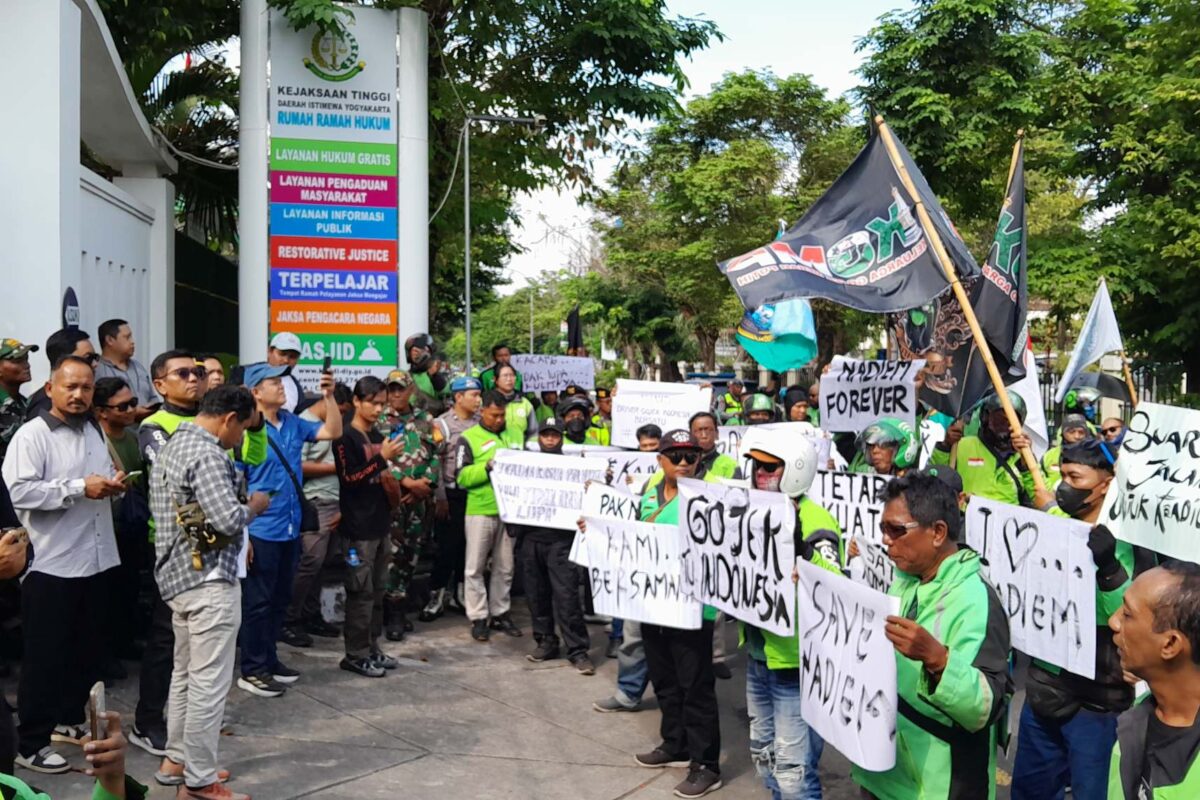Ratusan Driver Gojek di Jogja Gelar Aksi Dukung Nadiem Makarim