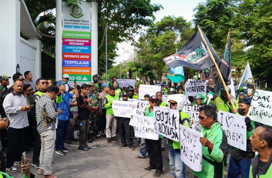 Ratusan Driver Gojek di Jogja Gelar Aksi Dukung Nadiem Makarim