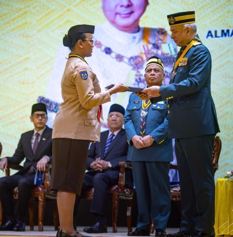 GKR Mangkubumi Terima Anugerah Bintang Semangat Rimba Emas dari Malaysia