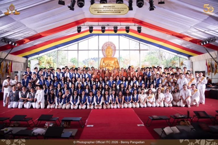 Rayakan Asalha Mahapuja Lebih Awal, 12 Ribu Umat Buddha Padati Borobudur