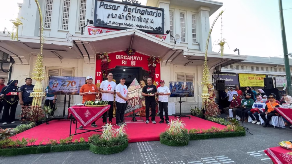 Peluncuran identitas HUT ke-270 Kota Yogyakarta di Pasar Beringharjo, Jumat.