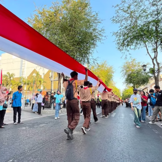 Bendera Merah Putih sepanjang 1.000 Meter Dibentangkan di Malioboro