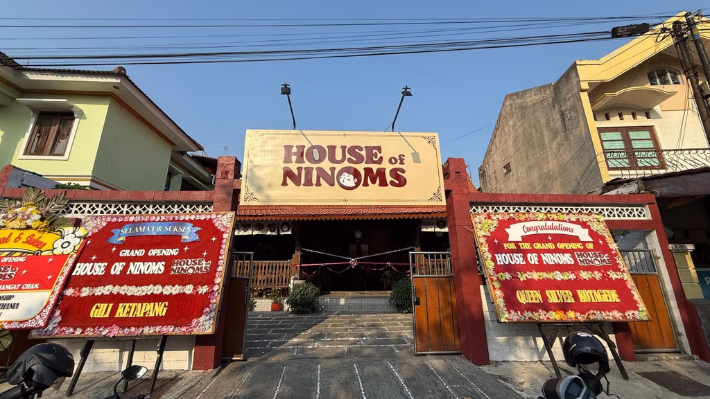 Pembukaan outlet keempat House of Ninoms, di Jalan Wiratama, Tegalrejo
