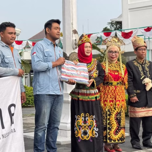 UMY Kirim 100 Family Kit dan 20 Tenda untuk Korban Gempa NTT