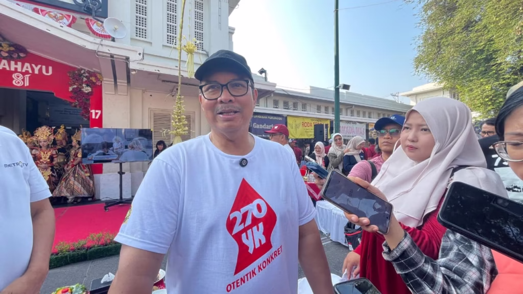 Walikota Kota Yogyakarta, Hasto Wardoyo, Pada Acara Peluncuran identitas HUT ke-270 Kota Yogyakarta di Pasar Beringharjo, Jumat.