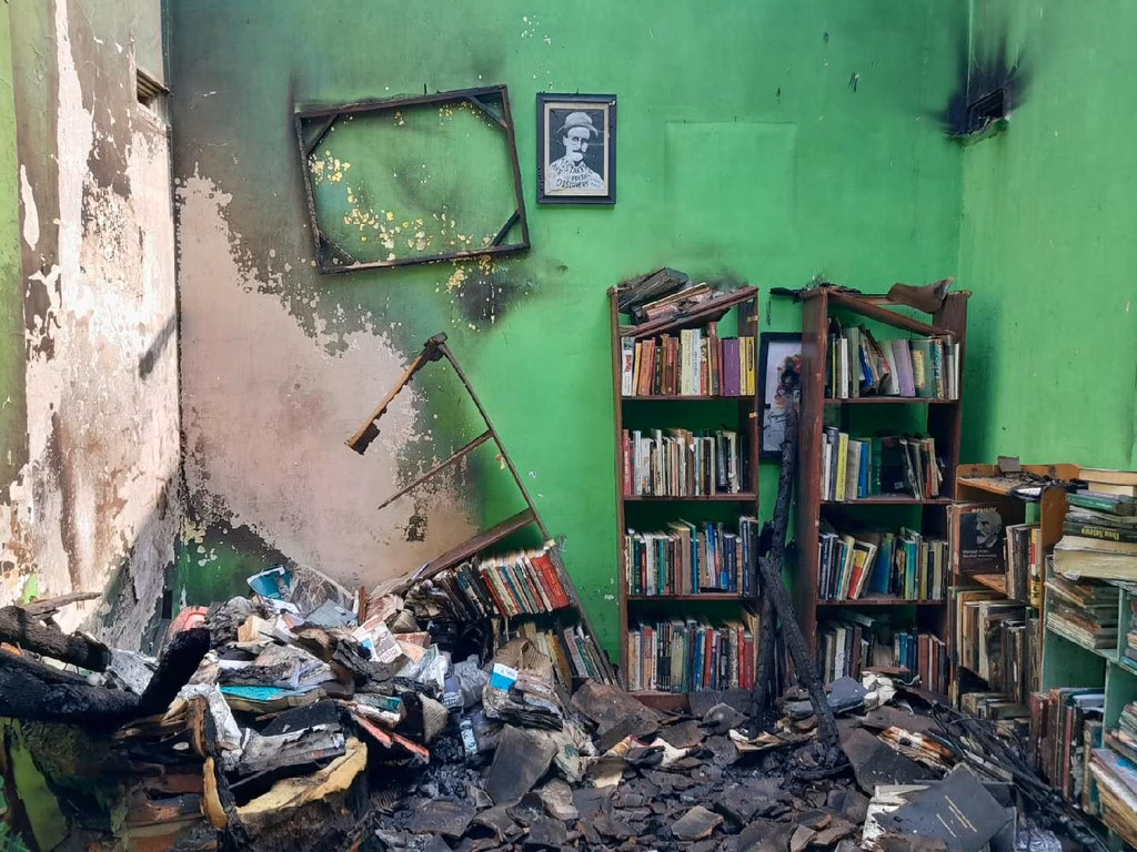 Kisah Kehilangan Reko dan Buku-Buku yang Terbakar di Hari Ulang Tahunnya