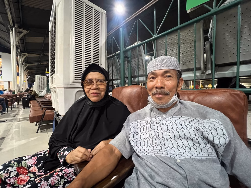 Cerita Suroso-Ratnani Meniti Rel Madiun-Yogya demi Menjemput Kesembuhan