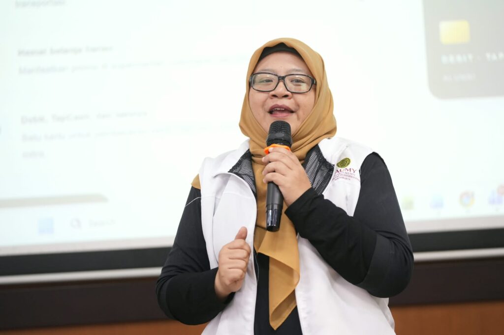 Diah Setyawati Dewanti menjelaskan manfaat kartu alumni digital dan jejaring profesional di Rakernas PP KAUMY